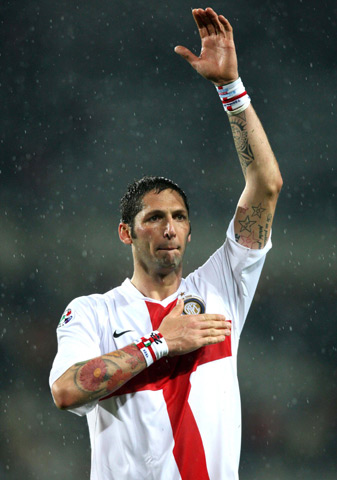 老詹26+10，东契奇24分+6犯，湖人101-105雄鹿两连败，字母21分