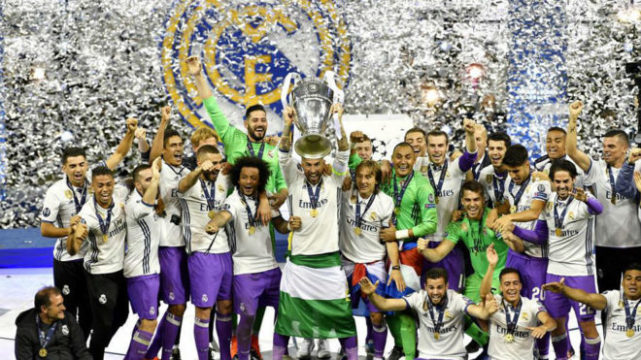 差1个篮板创纪录，下场不打了！詹姆斯30+准三双，湖人半场81分！