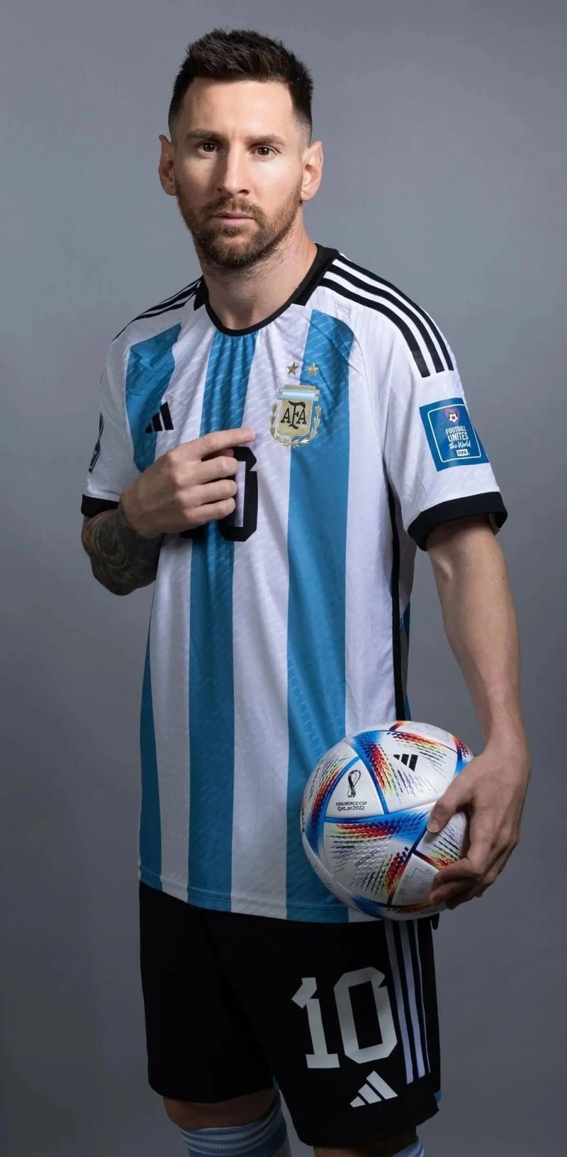 这才是LOL的唯一YYDS！Faker主场官宣续约四年，Uzi退役太早了