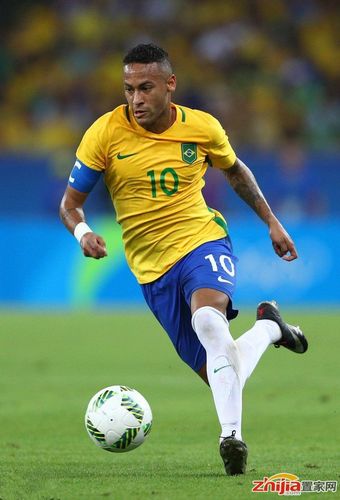 上海海港4-3险胜青岛海牛 豪取四连胜继续领跑中超